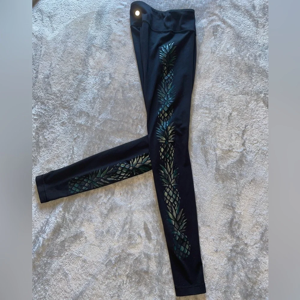 Lululemon Full Length Black Pineapple Side Print Leggings Women’s Size 4